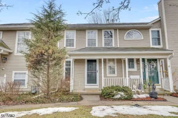 28 Grosbeak Dr, Allamuchy Twp., NJ 07840