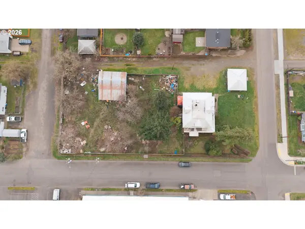 122 S 12TH AVE, Cornelius, OR 97113