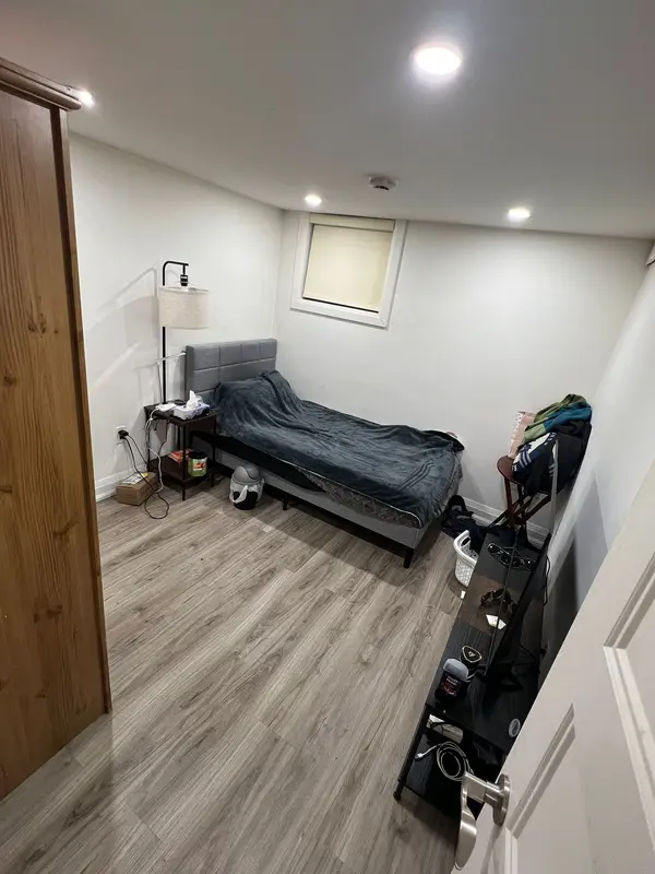 129 Earlton RD #Bsmt, Toronto E05, ON M1T 2R8