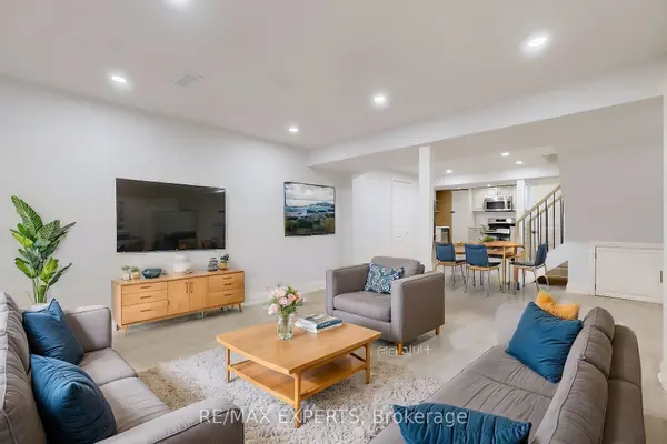 1097 Wildwood DR ##Lower, Newmarket, ON L3Y 2B6