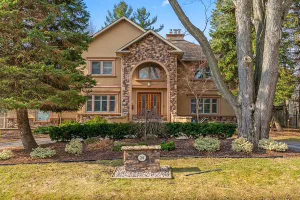 24 Birkbank DR, Oakville, ON L6J 4Y9