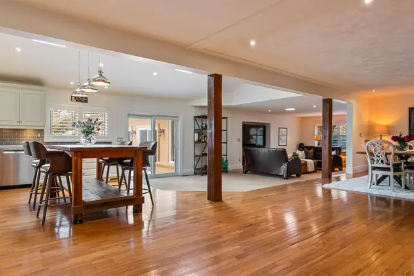 24 Birkbank DR, Oakville, ON L6J 4Y9