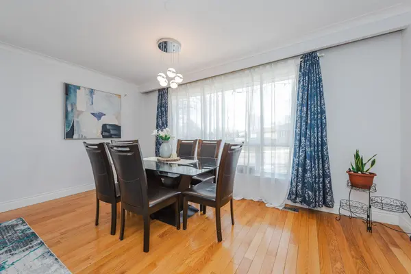 13 Cumberland DR, Brampton, ON L6V 1W5