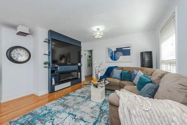 13 Cumberland DR, Brampton, ON L6V 1W5