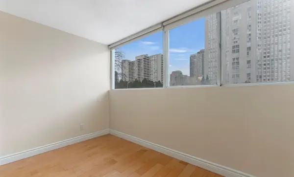 3700 Kaneff CRES #202, Mississauga, ON L5A 4B8