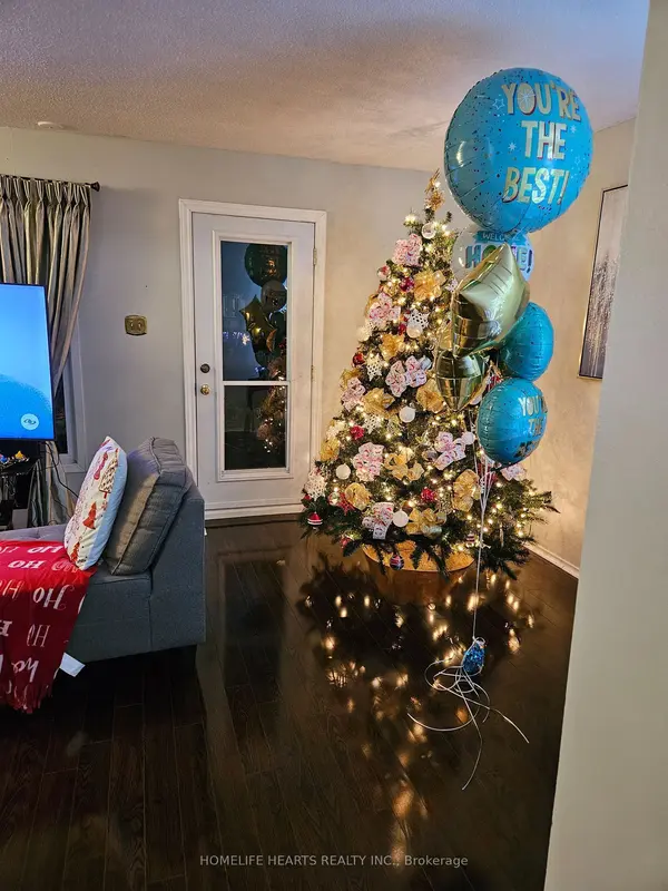 1051 Cedarglen Gate #7, Mississauga, ON L5C 3A7