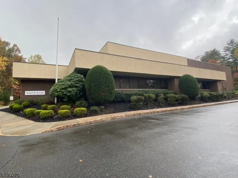 6 Powderhorn Dr, Warren Twp., NJ 07059