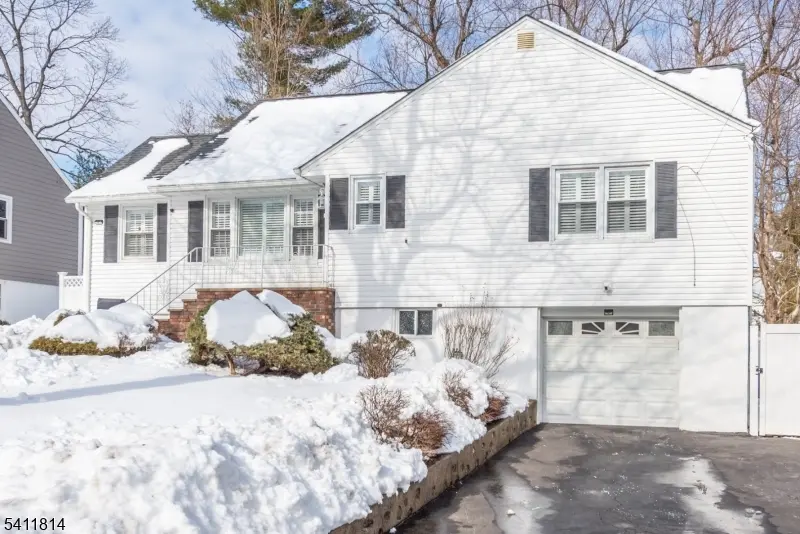 13 Porter Rd, West Orange Twp., NJ 07052