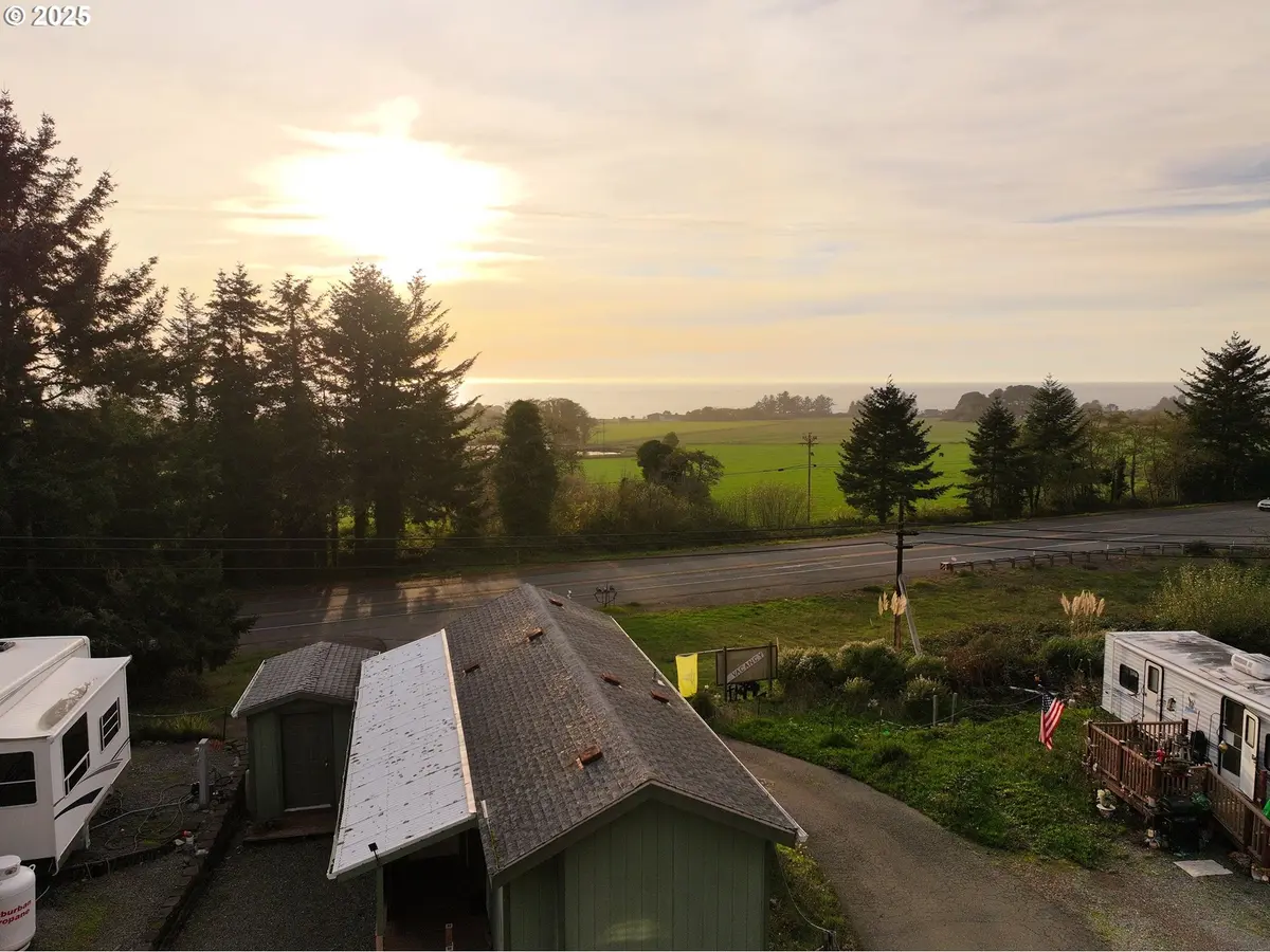 15061 HIGHWAY 101 #4, Brookings, OR 97415