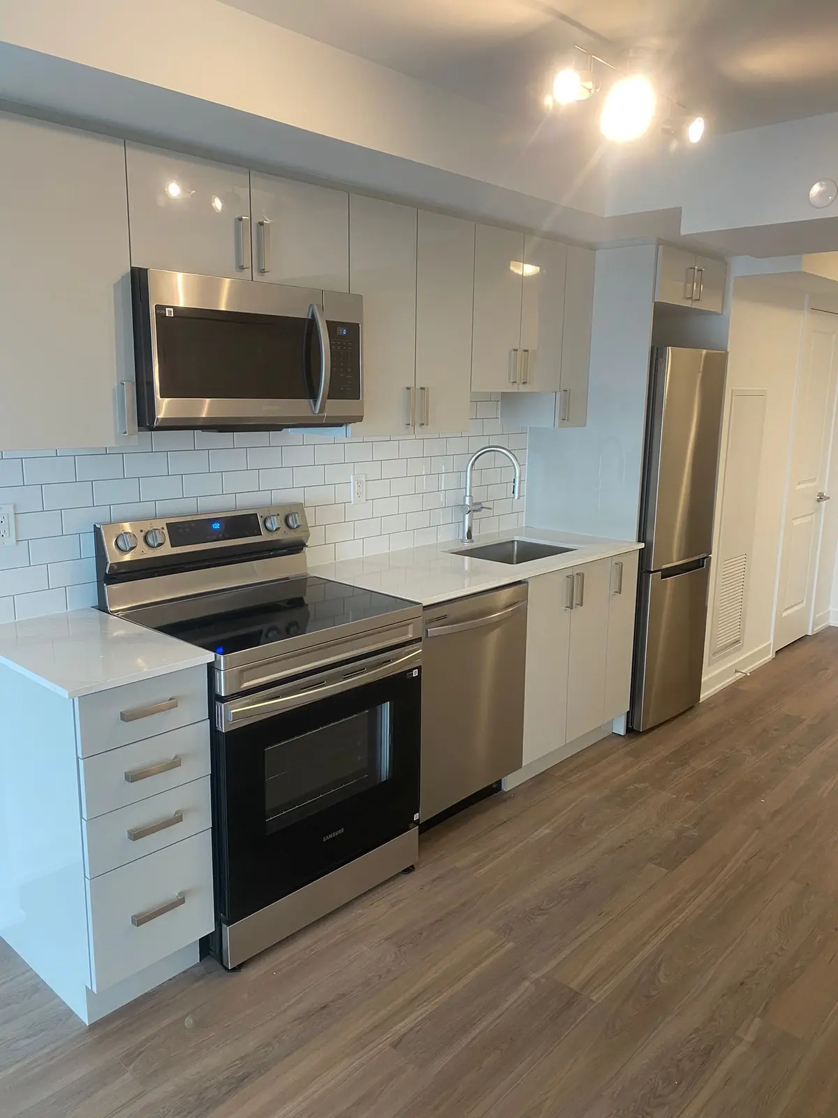 1010 Sandy Beach RD #1509, Pickering, ON L1W 3V9