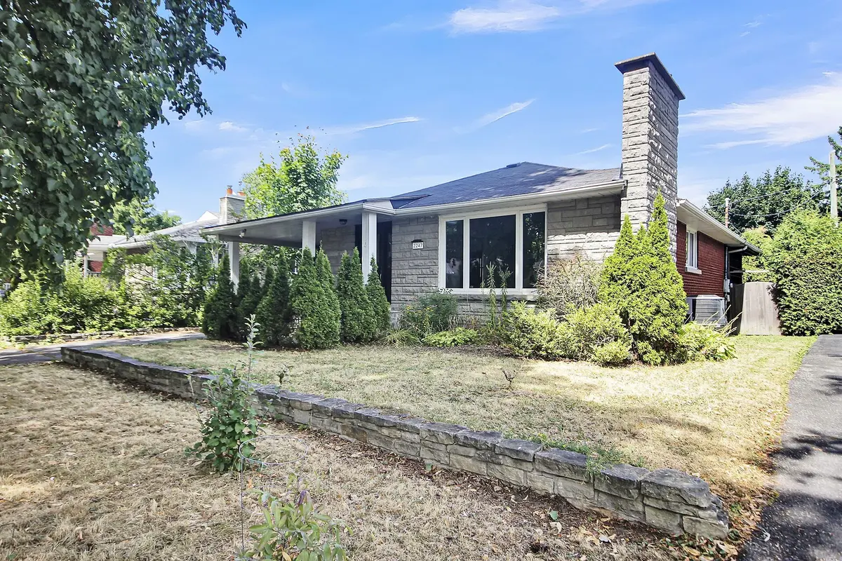 2247 Miramichi ST, Parkway Park - Queensway Terrace S And Area, ON K2C 0Z1