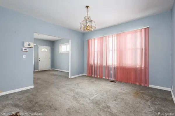 11727 Dyar ST, Hamtramck, MI 48212