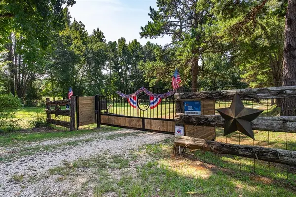 5624 E FM 323, Palestine, TX 75801