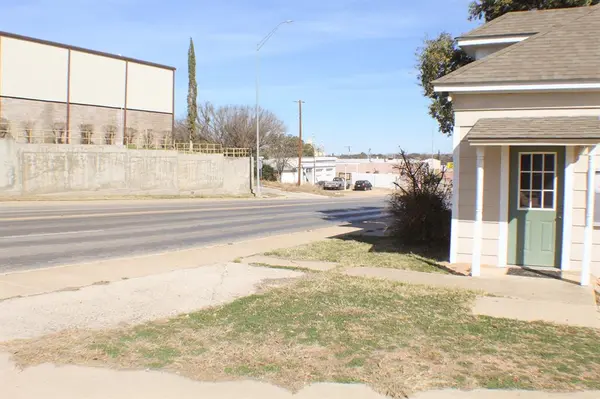 405 S Bridge Street, Brady, TX 76825