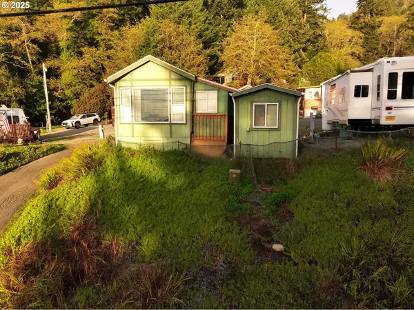 15061 HIGHWAY 101 #4, Brookings, OR 97415