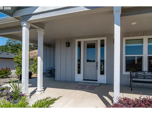 1926 NW WAREWOOD TERRACE CT, Roseburg, OR 97471