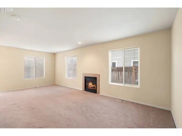 618 NE MARINERS LOOP, Portland, OR 97211