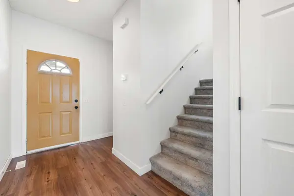 283 Prestwick LNDG SE, Calgary, AB T2A 3W2