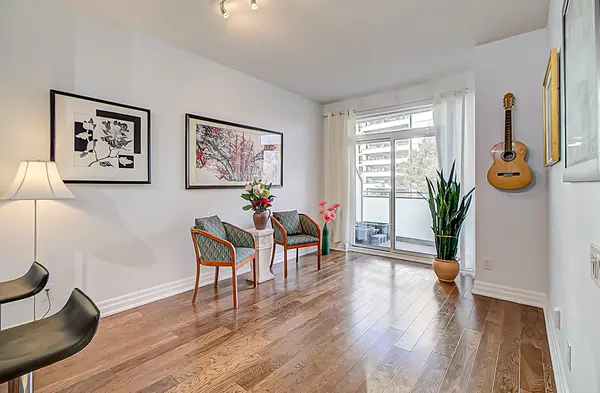 17 Ruddington DR #405, Toronto C15, ON M2K 0A8