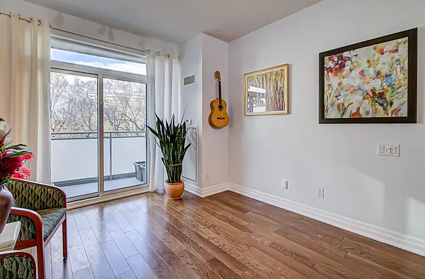 17 Ruddington DR #405, Toronto C15, ON M2K 0A8