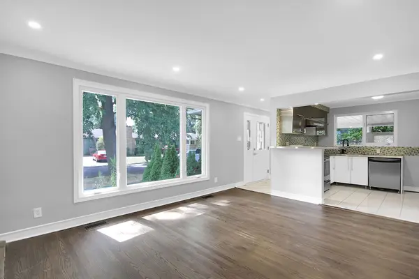 2247 Miramichi ST, Parkway Park - Queensway Terrace S And Area, ON K2C 0Z1