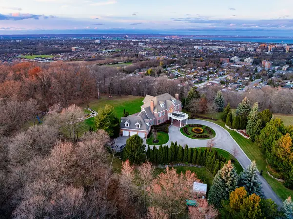 75 Ridge RD, Hamilton, ON L8J 2V9