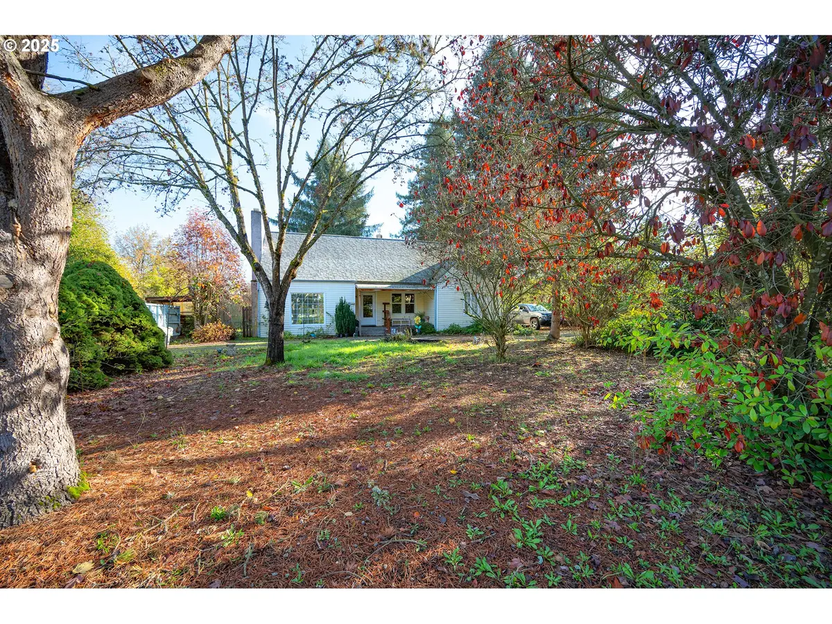 895 GLORY DR, Eugene, OR 97404