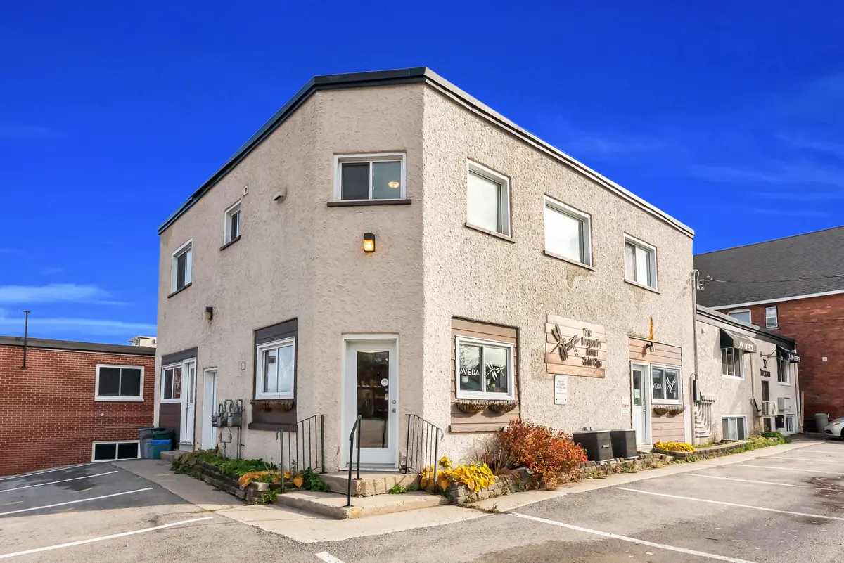 32 Matchedash ST N #Apartment A, Orillia, ON L3V 4T5