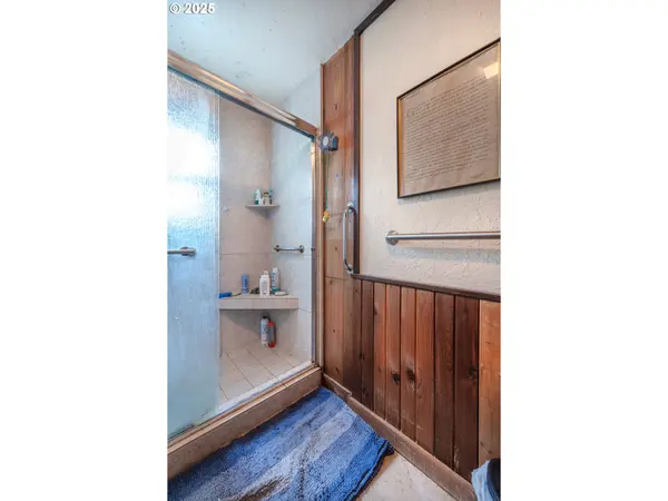 895 GLORY DR, Eugene, OR 97404