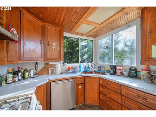 895 GLORY DR, Eugene, OR 97404