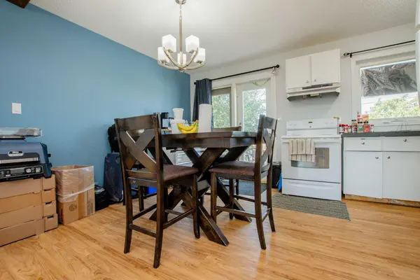 11808 98 ST, Grande Prairie, AB T8V 3N8