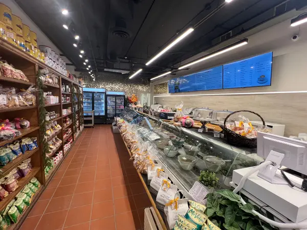 2393 Yonge ST, Toronto C10, ON M4P 3H1