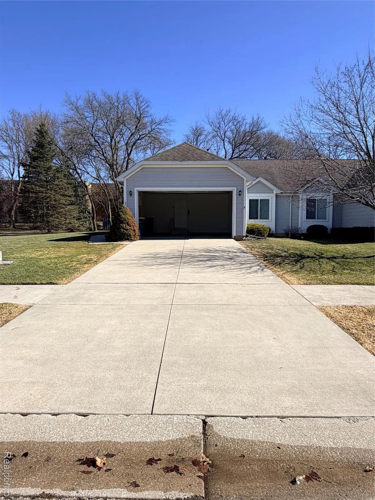 100 Aberdeen DR #36, Flushing, MI 48433