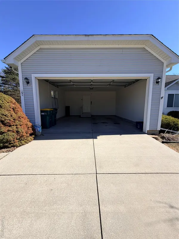 100 Aberdeen DR #36, Flushing, MI 48433