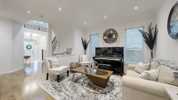 110 Thatcher CRES, East Gwillimbury, ON L9N 0B9