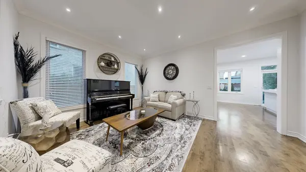 110 Thatcher CRES, East Gwillimbury, ON L9N 0B9