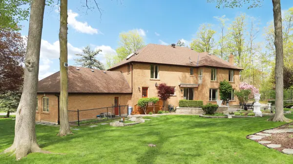 2 Glenridge DR, Markham, ON L6C 1A1