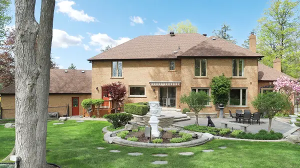 2 Glenridge DR, Markham, ON L6C 1A1