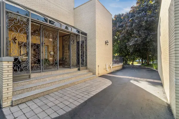 27 Scott CRES, King, ON L7B 1E4