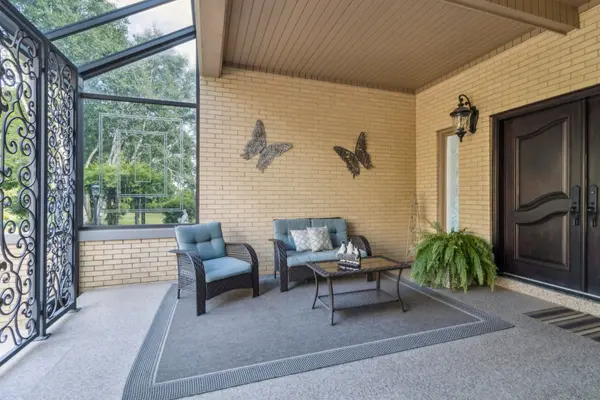 27 Scott CRES, King, ON L7B 1E4