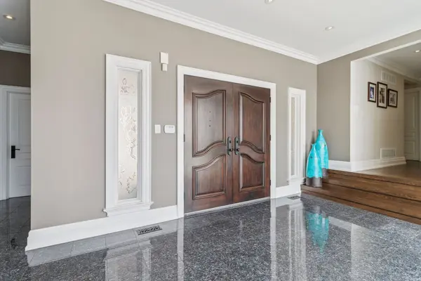 27 Scott CRES, King, ON L7B 1E4