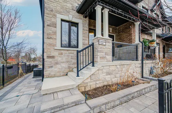 1 Zenyatta LN, East Gwillimbury, ON L9N 0N7