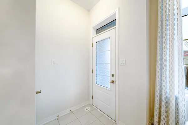 40 Stoeber LN, Markham, ON L6B 1R2