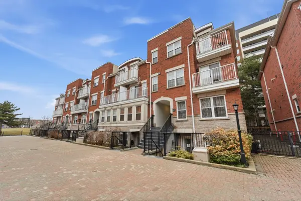 37 Four Winds DR #92, Toronto W05, ON M3J 1K7