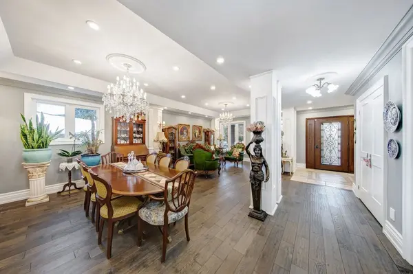 397 Maple Leaf DR, Toronto W04, ON M6L 1P4