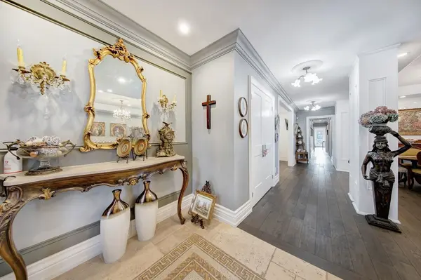 397 Maple Leaf DR, Toronto W04, ON M6L 1P4