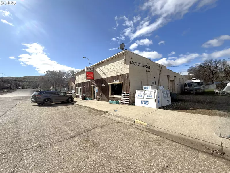 165 1ST ST, Huntington, OR 97907