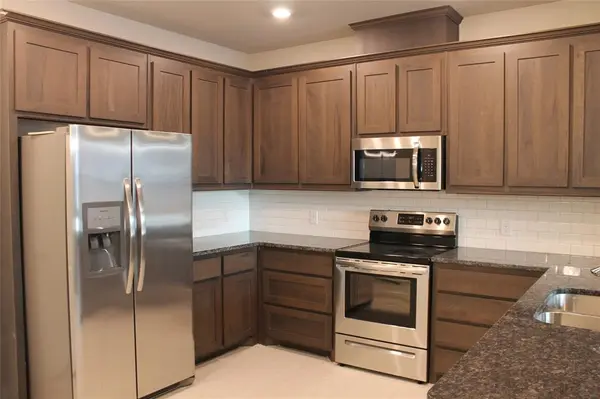 825 Ben Lane, Lewisville, TX 75056