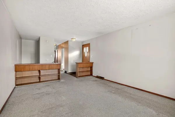 44 Winslow CRES SW, Calgary, AB T3C 2R1