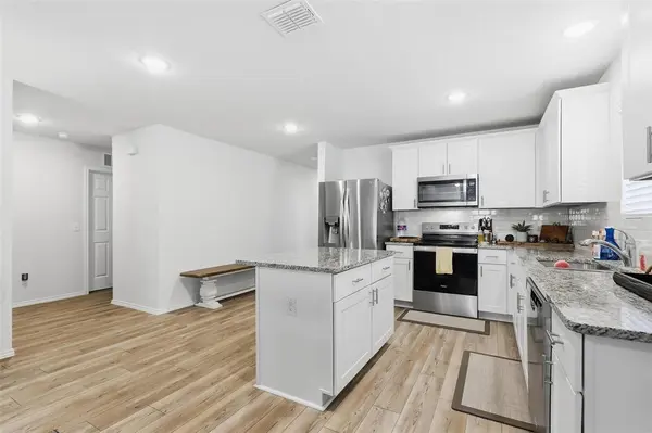 10101 Newtown Drive, Fort Worth, TX 76036